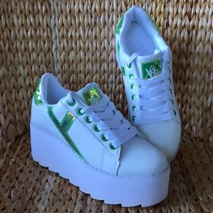 💚New YRU LALA White & Green Holographic Sneaker💚